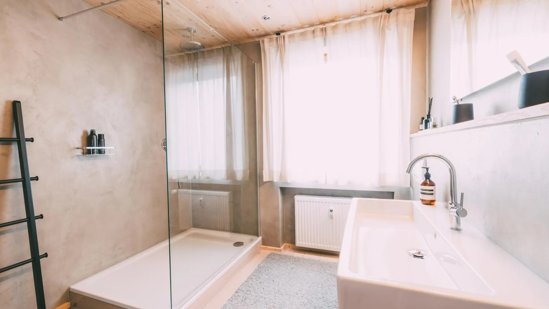 Homestay Zentrales Zimmer Mit Bergblick In Bewohnter Eigentumswohnung Garmisch-Partenkirchen